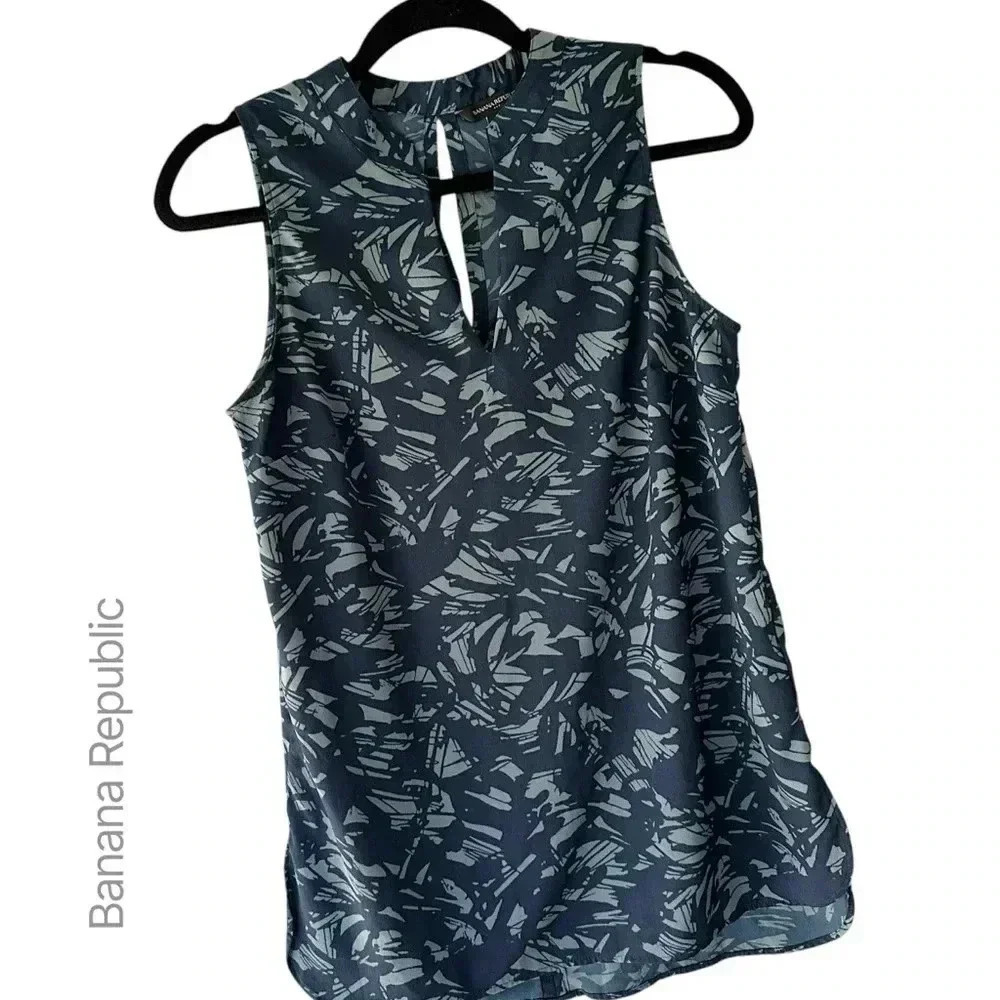 BANANA REPUBLIC NWOT SLEEVELESS SLIT FRONT TOP | SIZE: SMALL